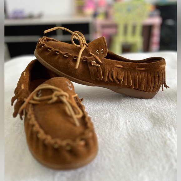 🌟Minnetonka hard sole fringe moccasins - Picture 9 of 10